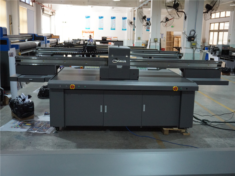 買一臺(tái)uv平板打印機(jī)，選什么品牌才靠譜？(圖1)